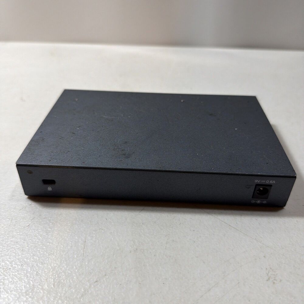 TP-LINK TL-SG108 8-Port Gigabit Ethernet Unmanaged Desktop Switch RJ-45